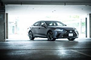 Lexus ES300h F-Sport 2018 года  (JP)
